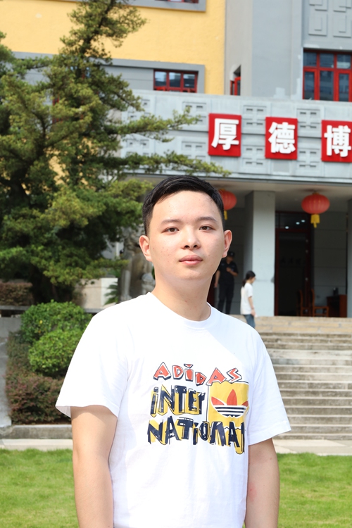 潘熠博